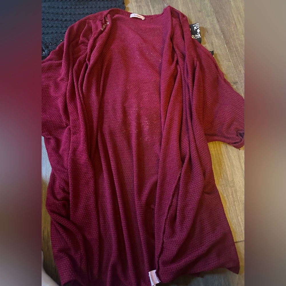 Women’s 3 Xl more like a xl or 1 x open cardigan maroon great shape .